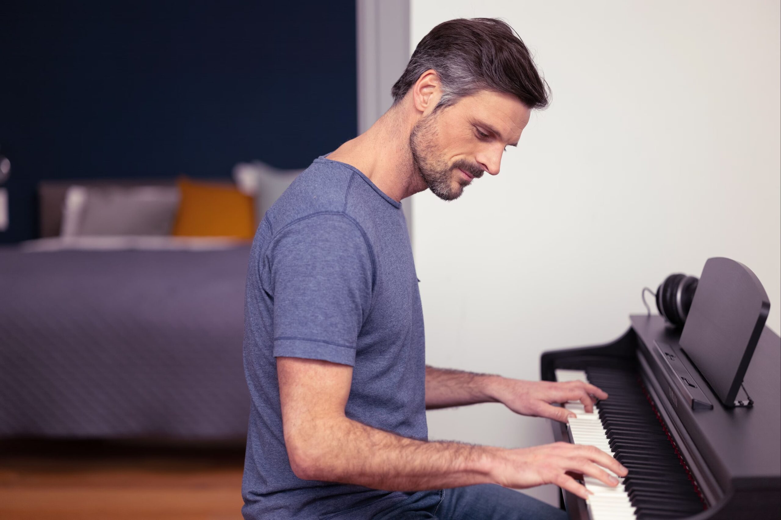 Comparison of Yamaha Digital Pianos: CLP-725 vs. CLP-825